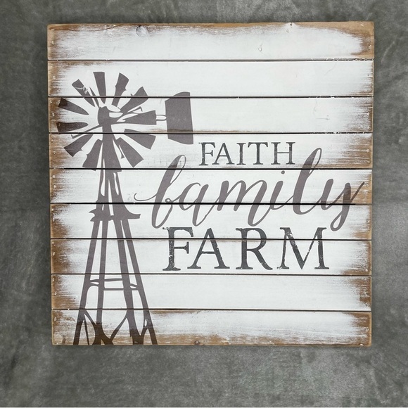 Sincere Surroundings "Faith Family Farm" Rustic Sign - Picture 1 of 10